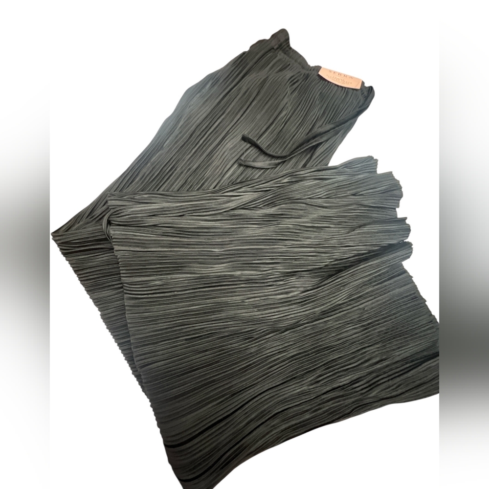 Black Ladies Micro Pleated Pants - Picture 3 of 6